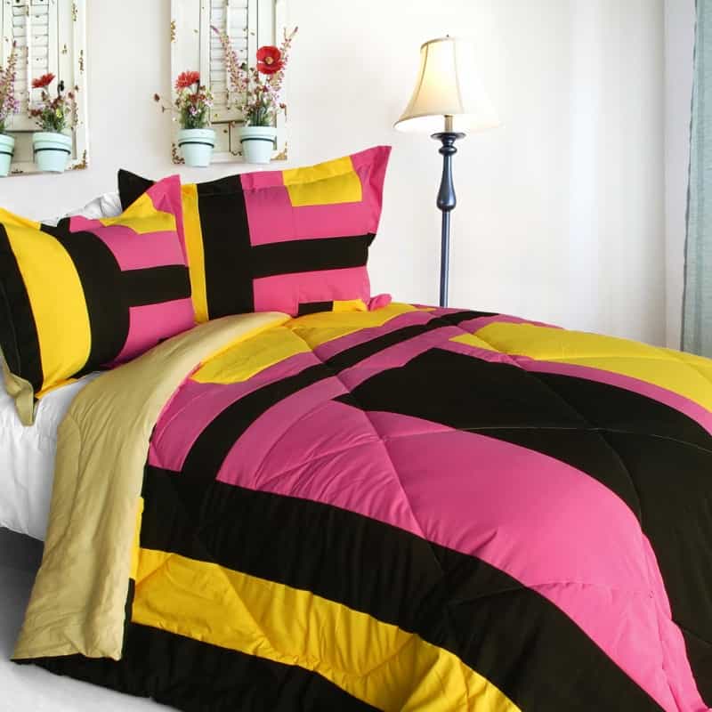 Quilted Patchwork Down Alternative Comforter Set - Scene Savannah