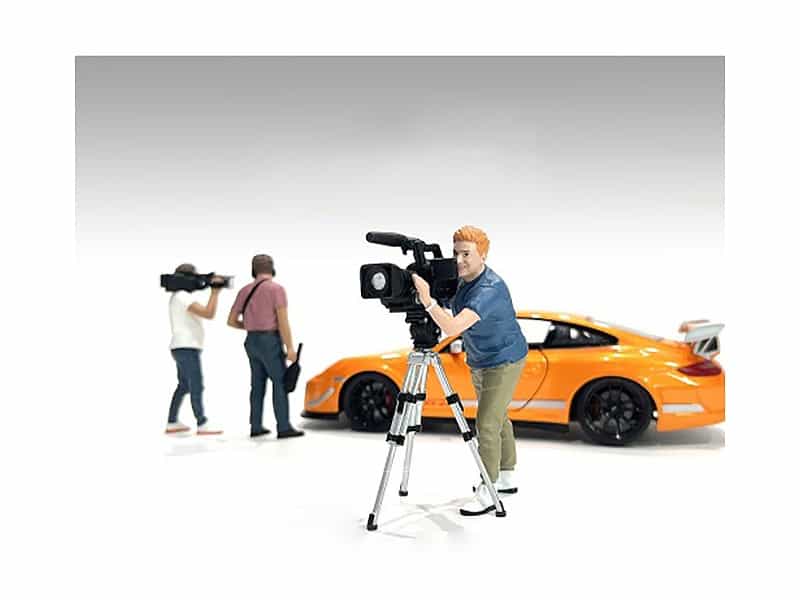 "On-Air" Figure 5 With Standing Camera For 1/24 Scale Models By American Diorama